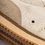 Detalhe da sola — EVA leve e borracha 100% natural
