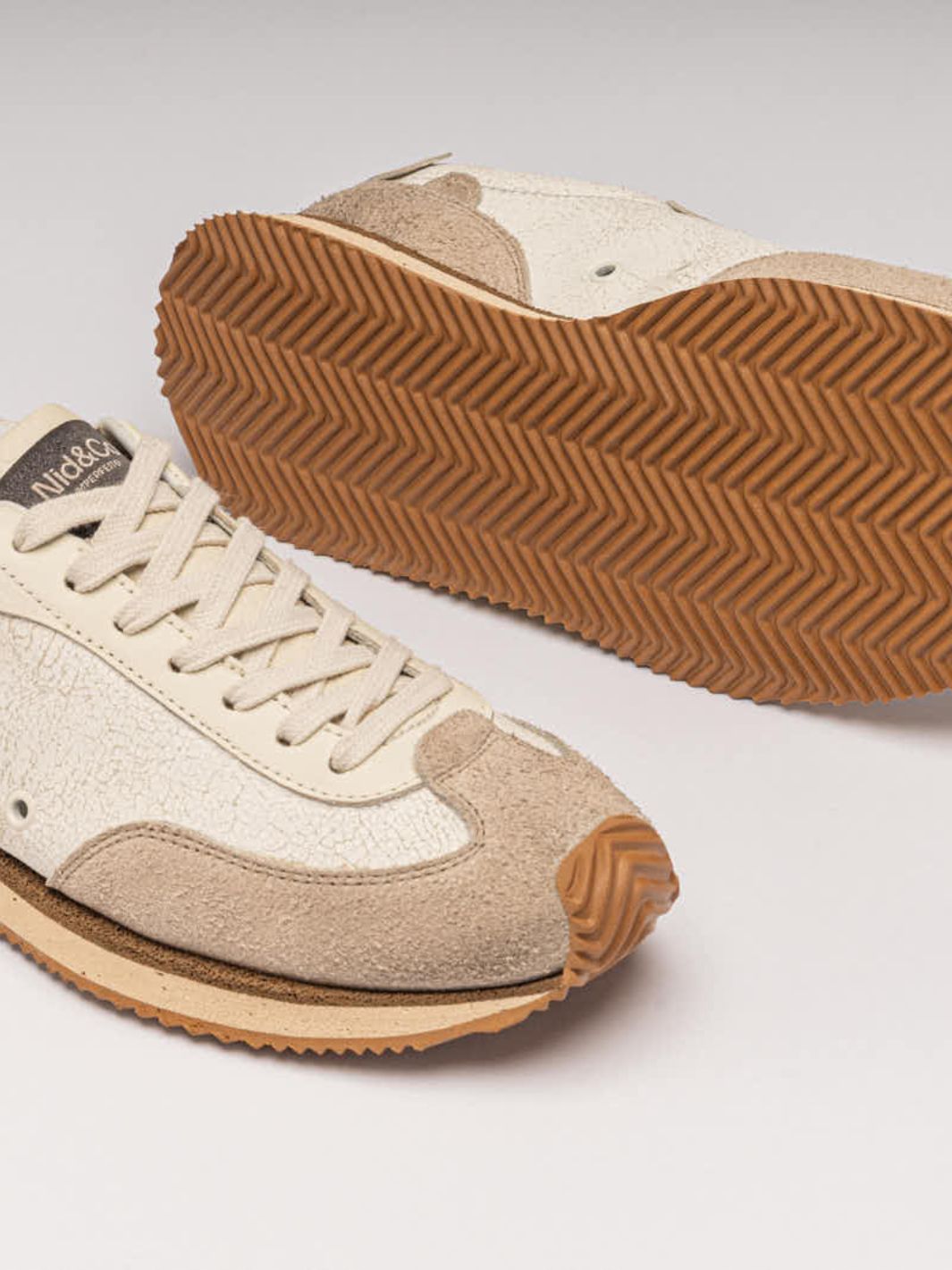 Detalhe da língua — couro floater macio off white
