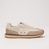 Sneaker N.1 Nube Off — couro camurça areia e craquelê branco, feito no Brasil
