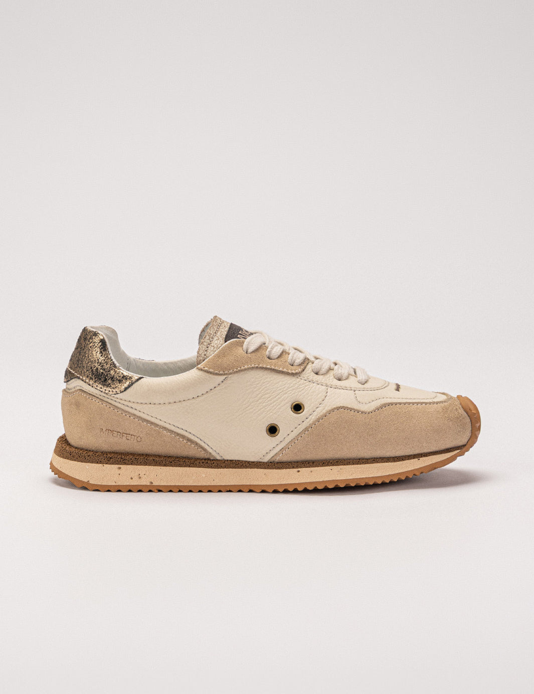 Sneaker N.5 Crème Off — couro camurça creme e floater off white, feito no Brasil
