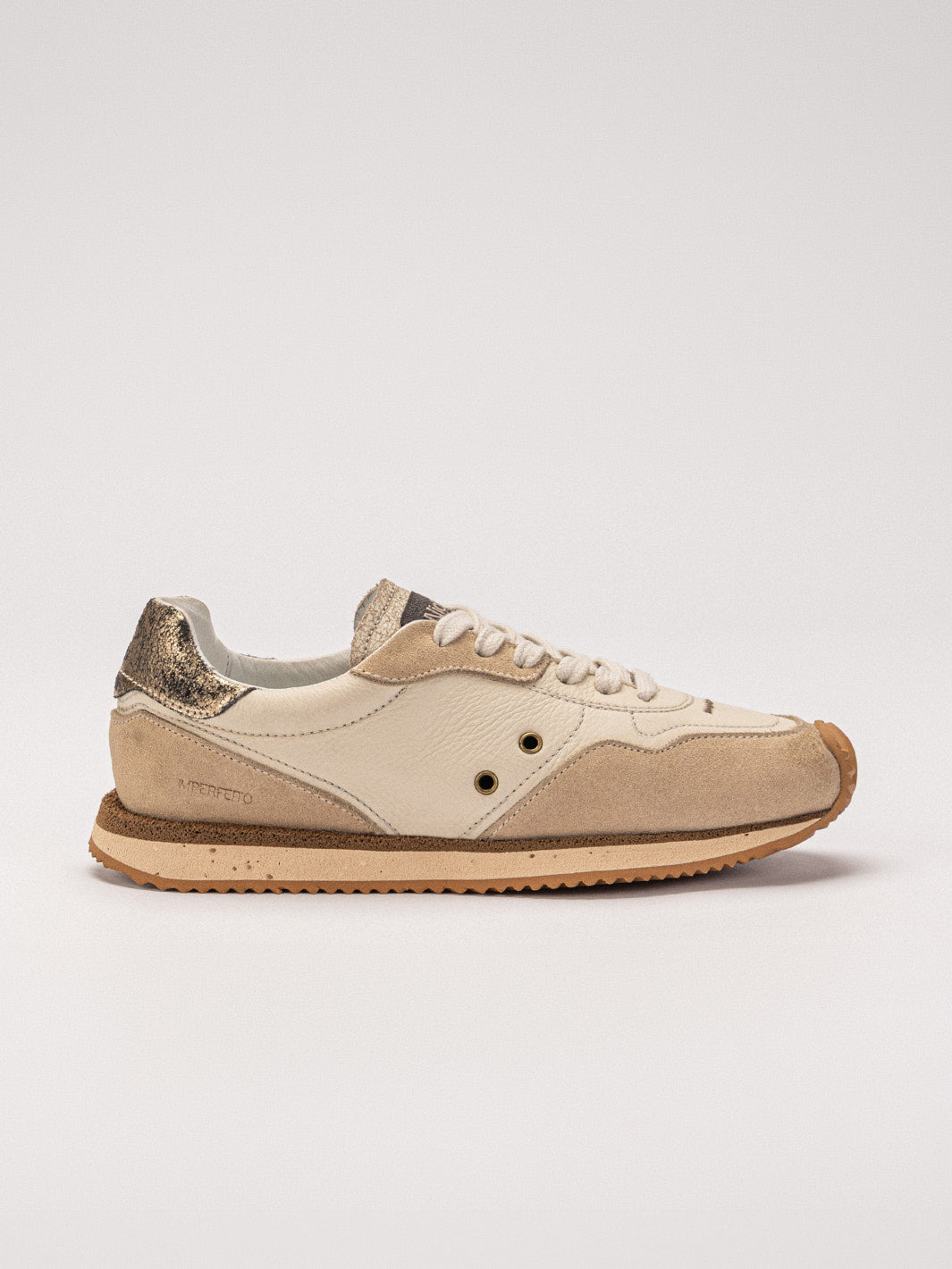 Sneaker N.5 Crème Off — couro camurça creme e floater off white, feito no Brasil
