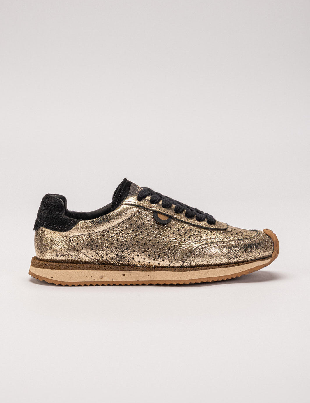 Sneaker N.3 Oro Dorées — couro metalizado com efeito craquelê lixado, feito no Brasil
