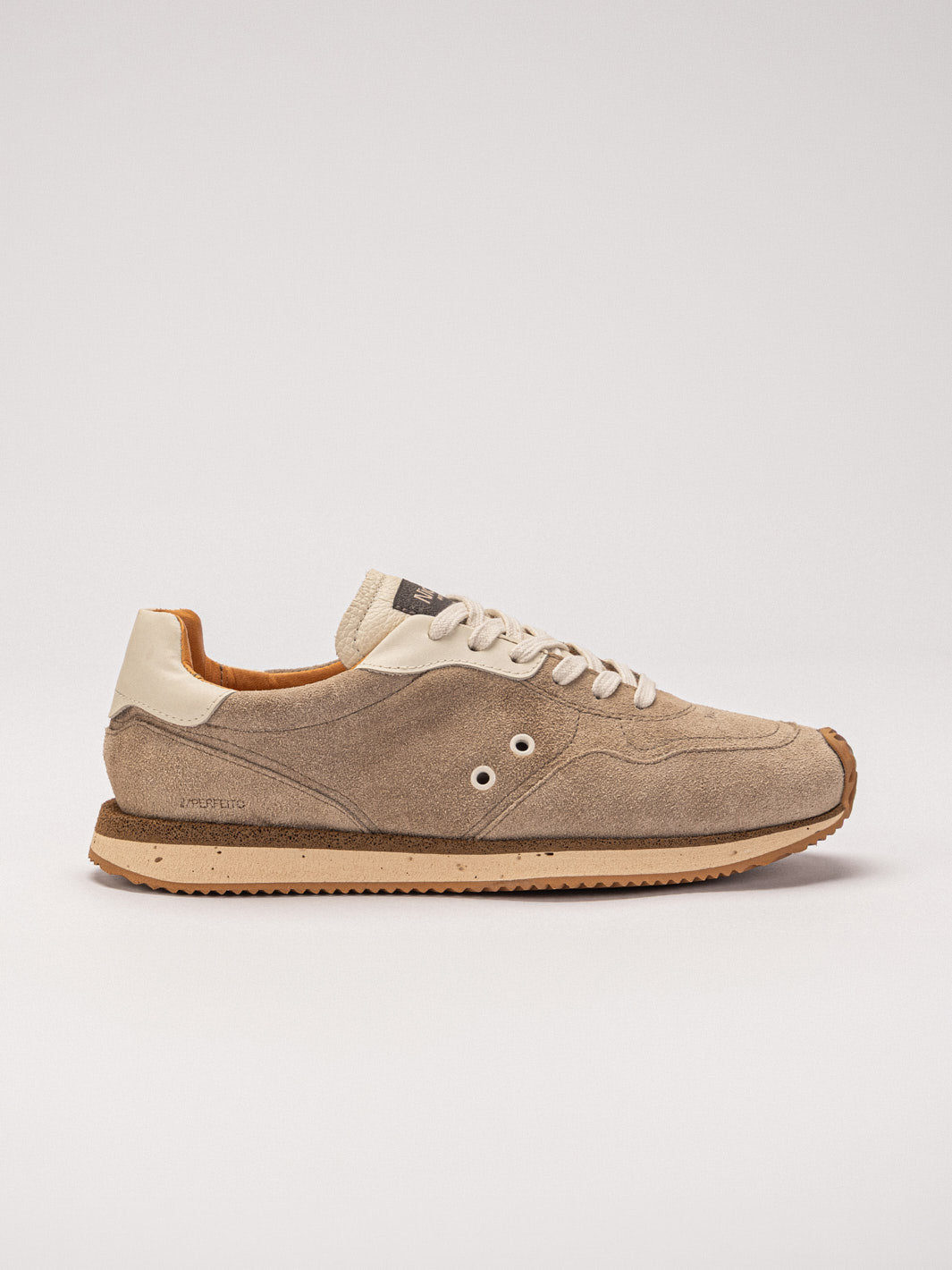 Sneaker N.5 Grigio Grey — couro camurça cinza, feito no Brasil

